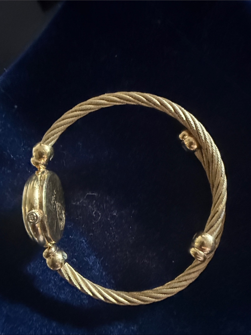 Gucci Gold-Tone Mother-of-Pearl Dial Ladies Bracelet Watch